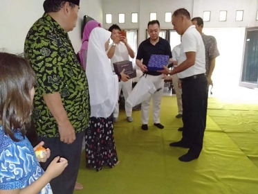 インドネシアの老人ホーム 慰問