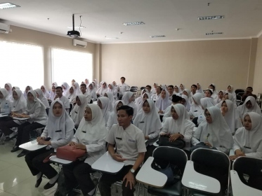 インドネシアバンテン州タンゲラン介護・看護系の大学「STIKES YATSI」を訪問